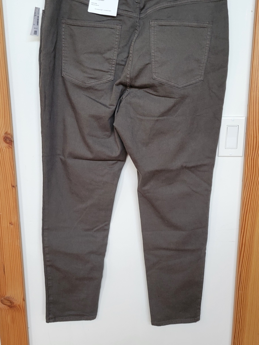 Highrise Skinny Jeans In Olive/Brown - Reitmans - Picture 3 of 5